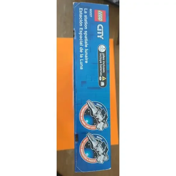 LEGO CITY: Lunar Space Station (60227) NEW SEALED - Picture 6 of 8